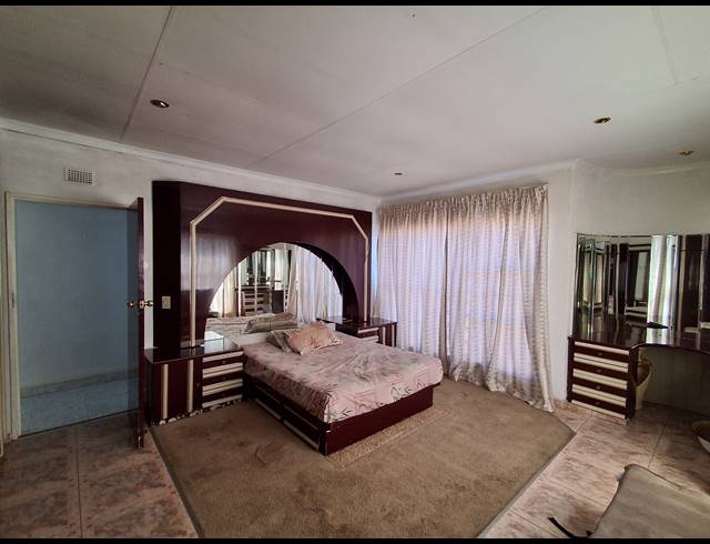 5 BEDROOM FREESTANDING FOR SALE IN MANZIL PARK